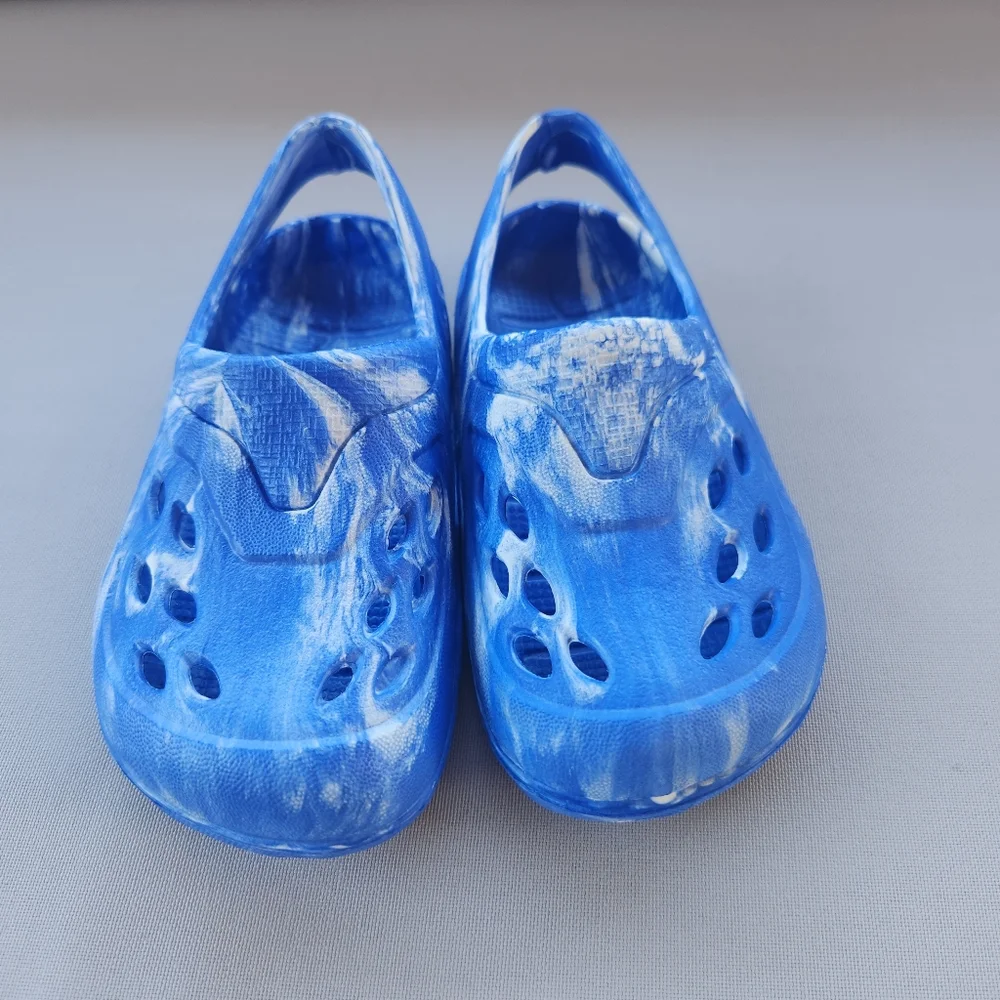 Toddler size 7 blue sandals